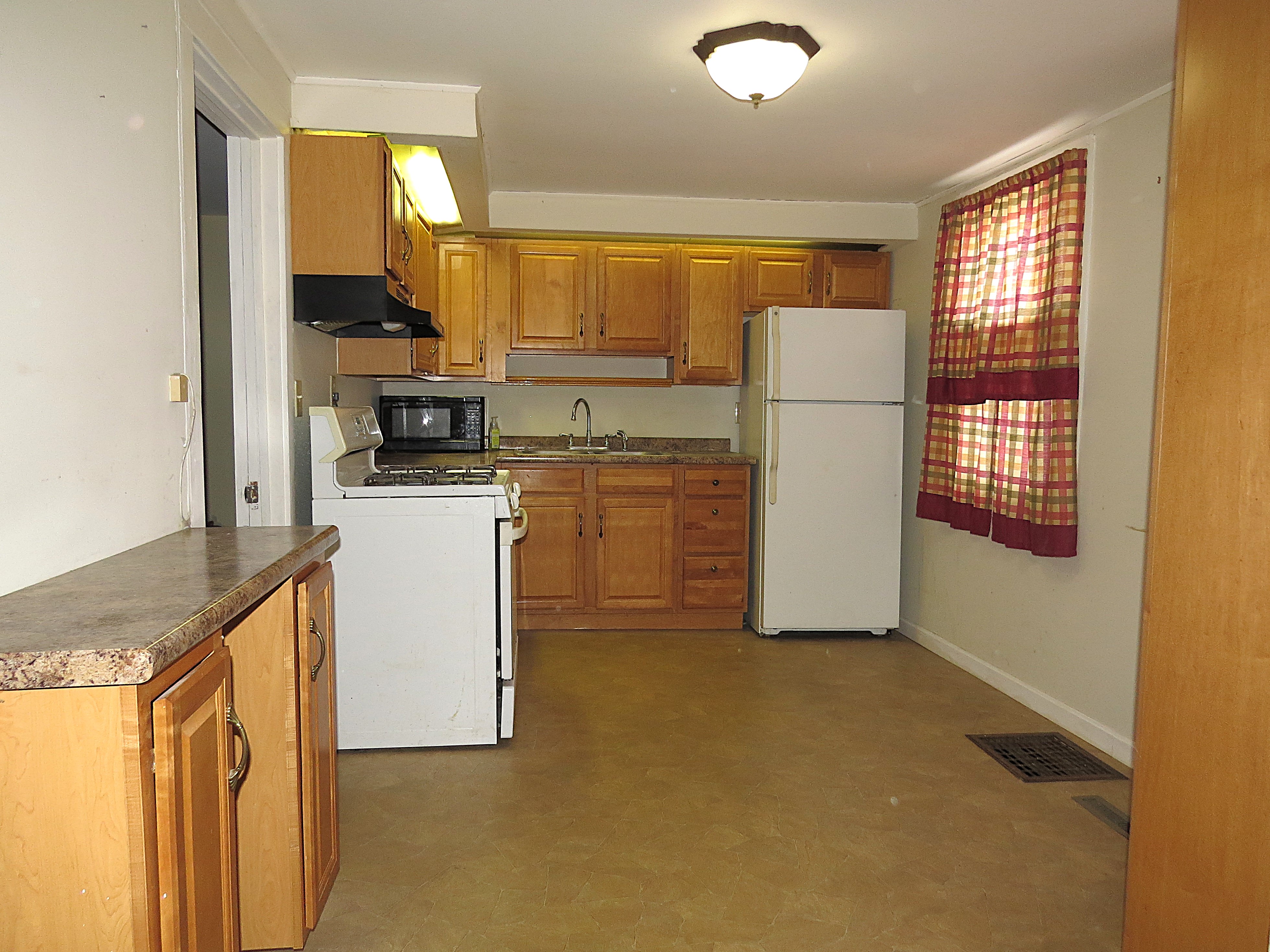 21 E MAIN ST