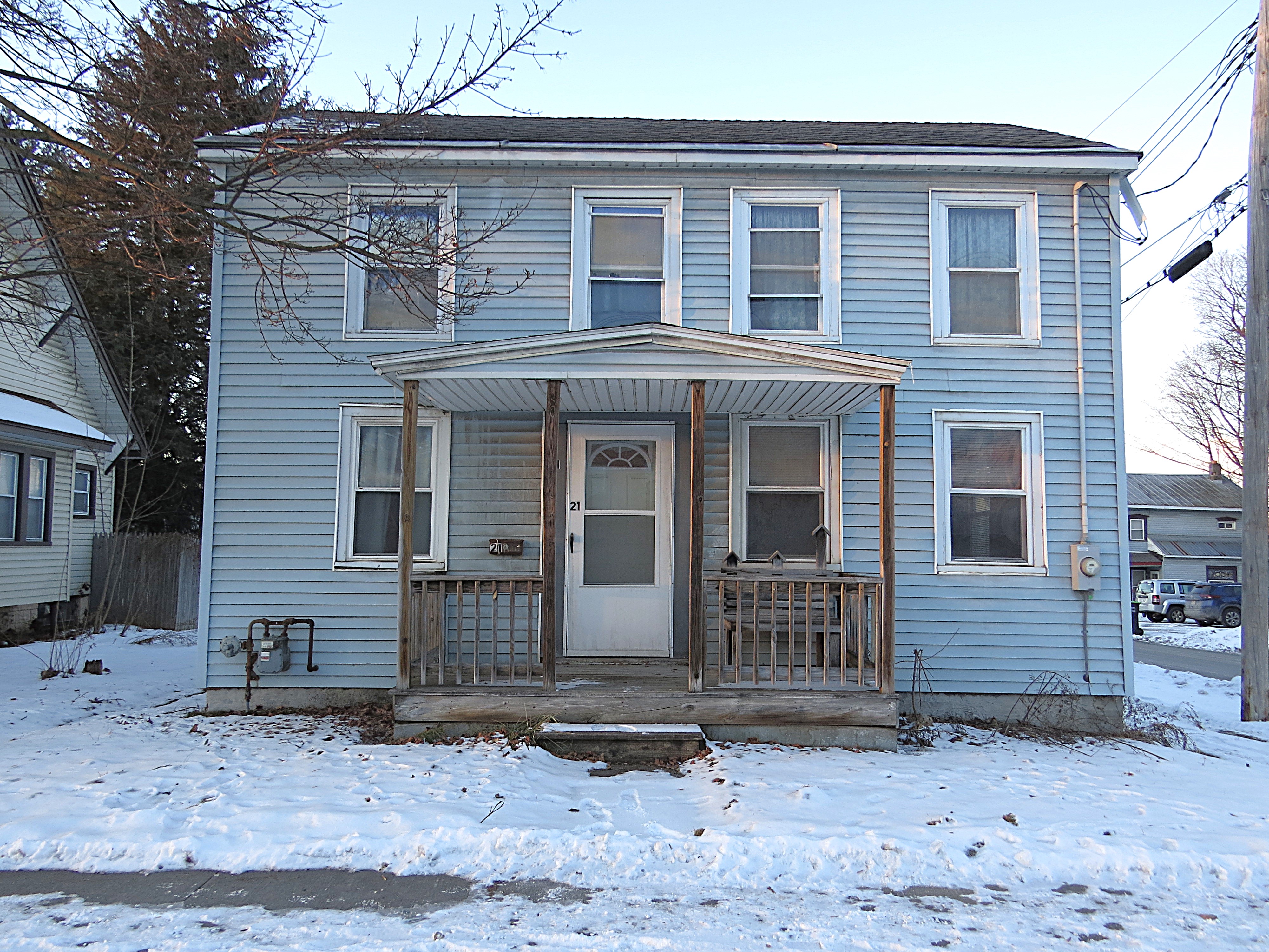 21 E MAIN ST