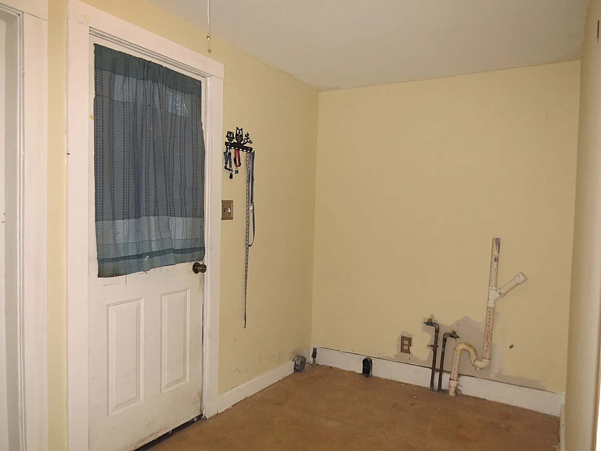 21 E MAIN ST