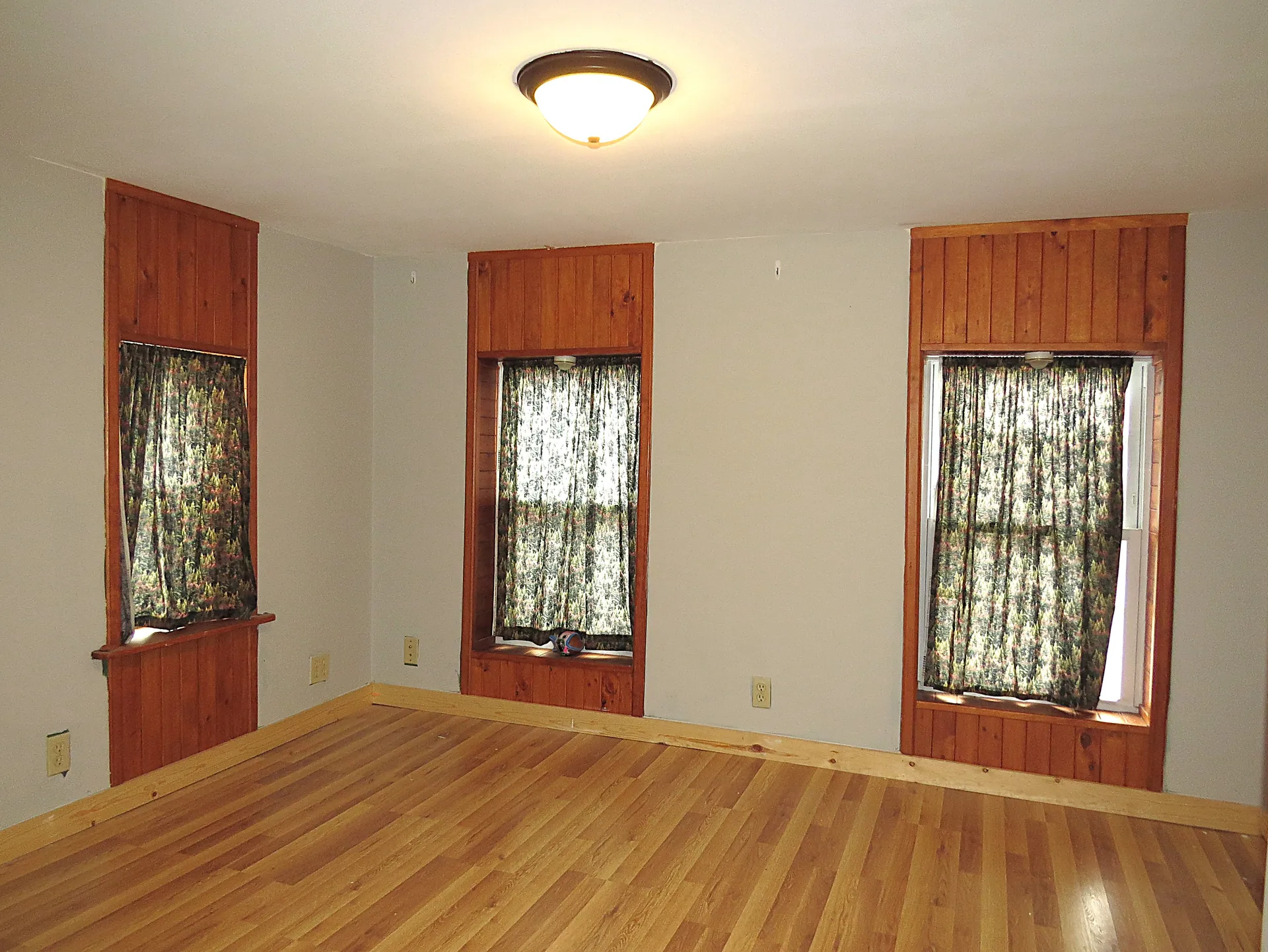 21 E MAIN ST