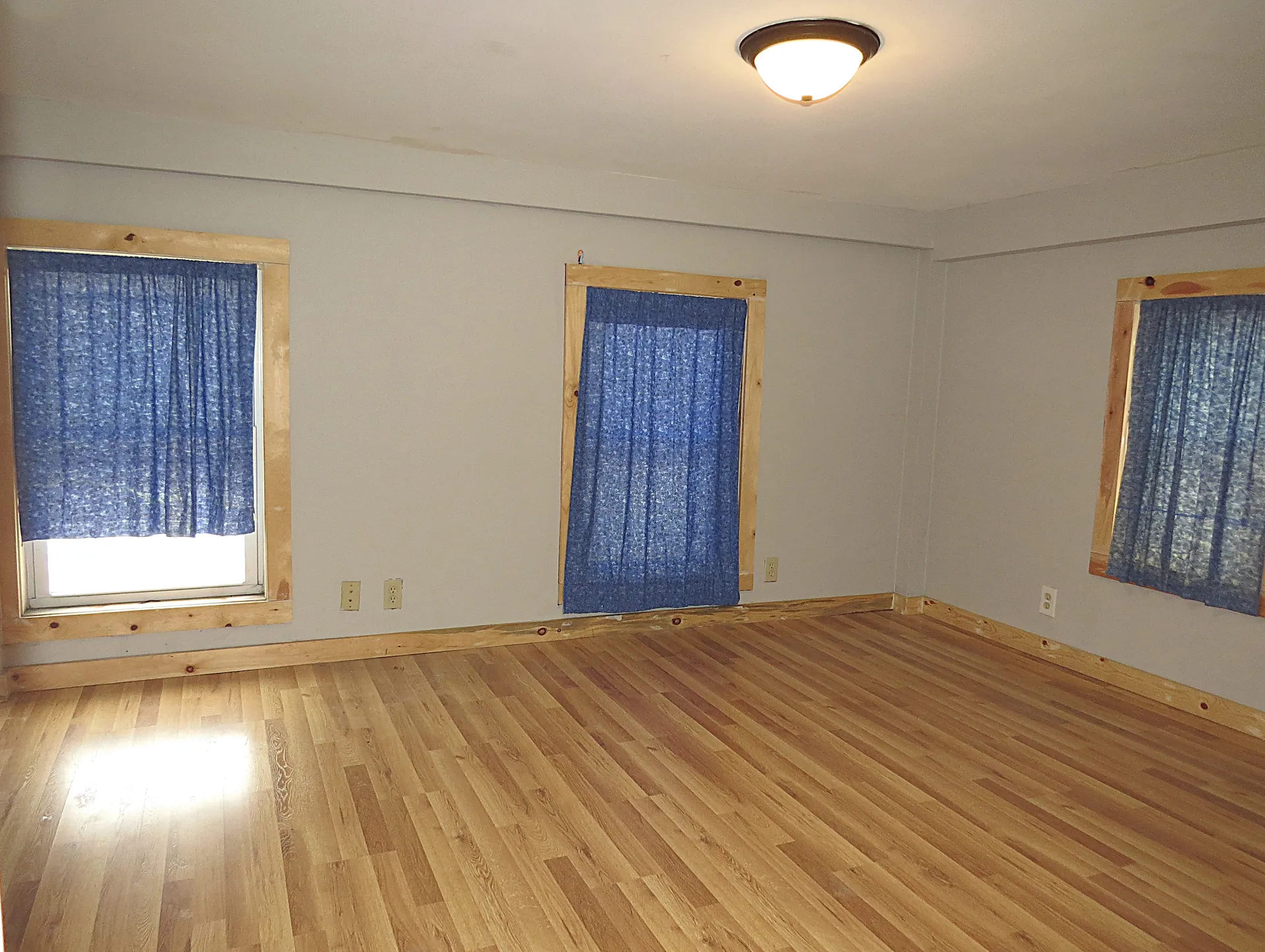21 E MAIN ST