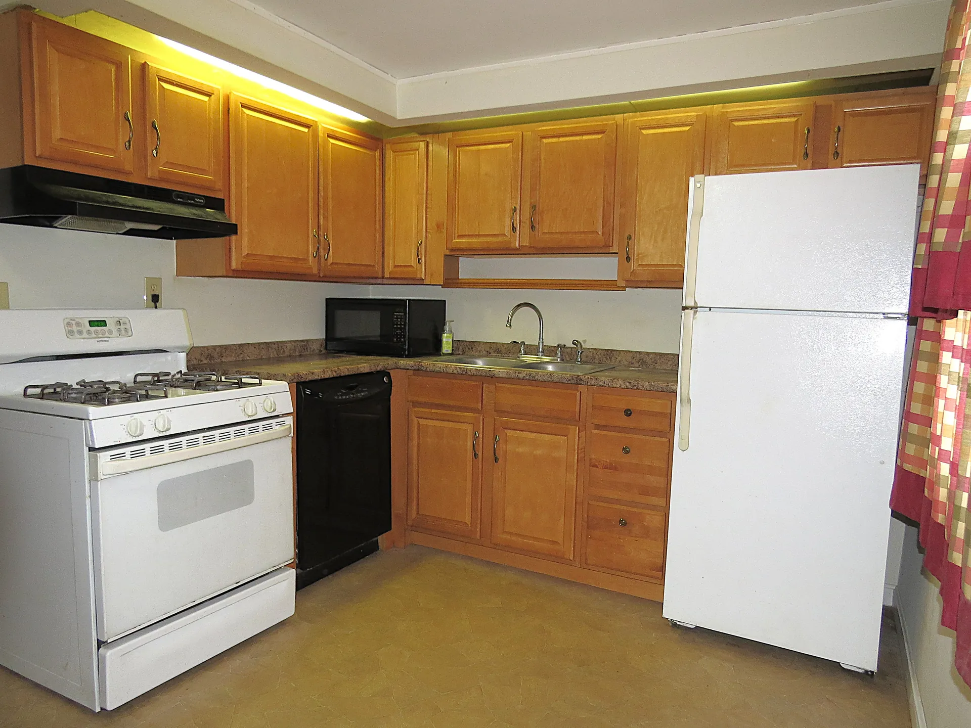 21 E MAIN ST