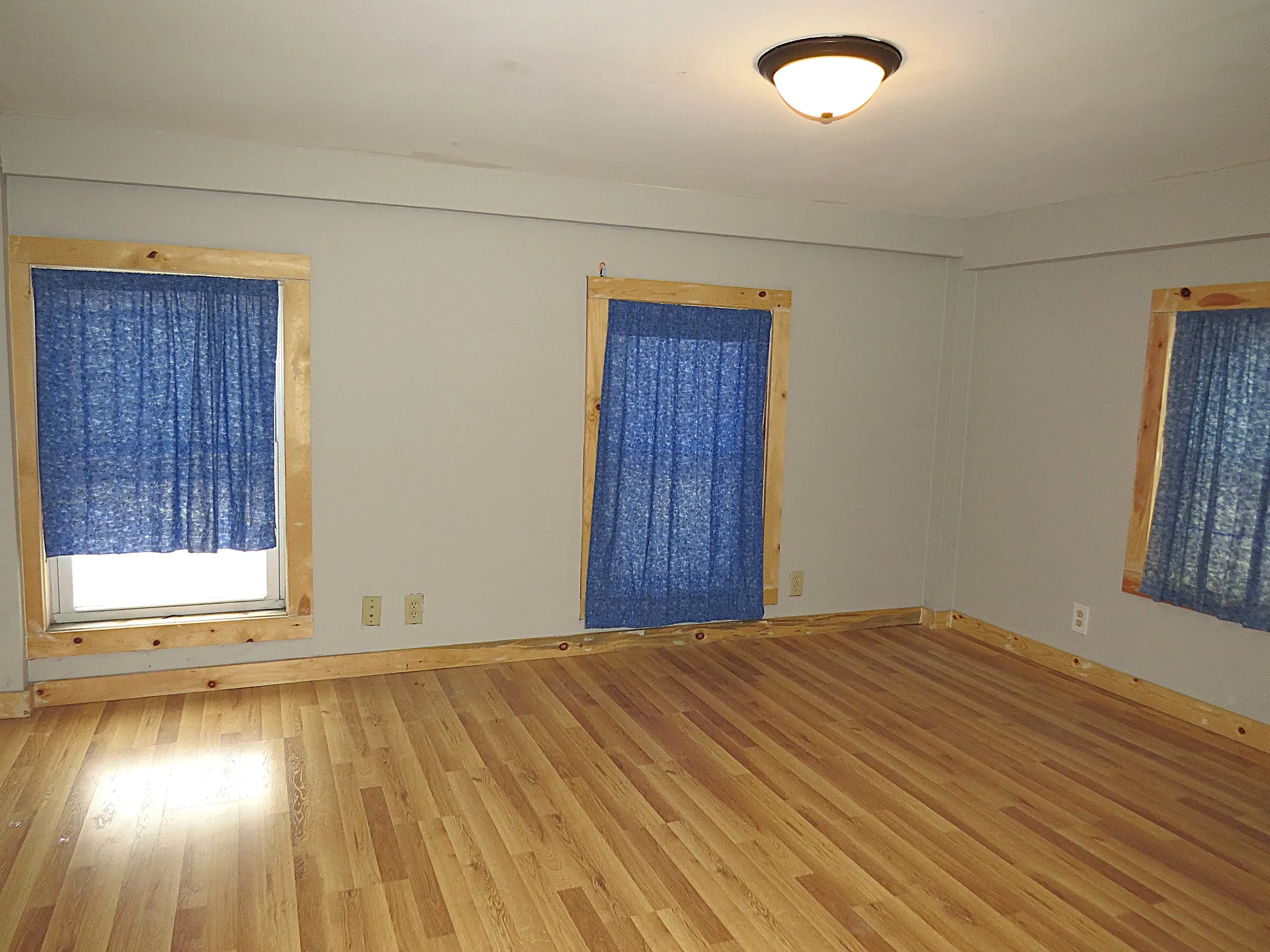 21 E MAIN ST