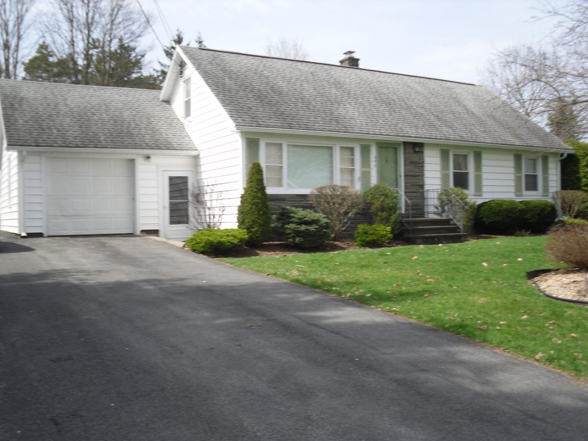 496 FAIRVIEW DR