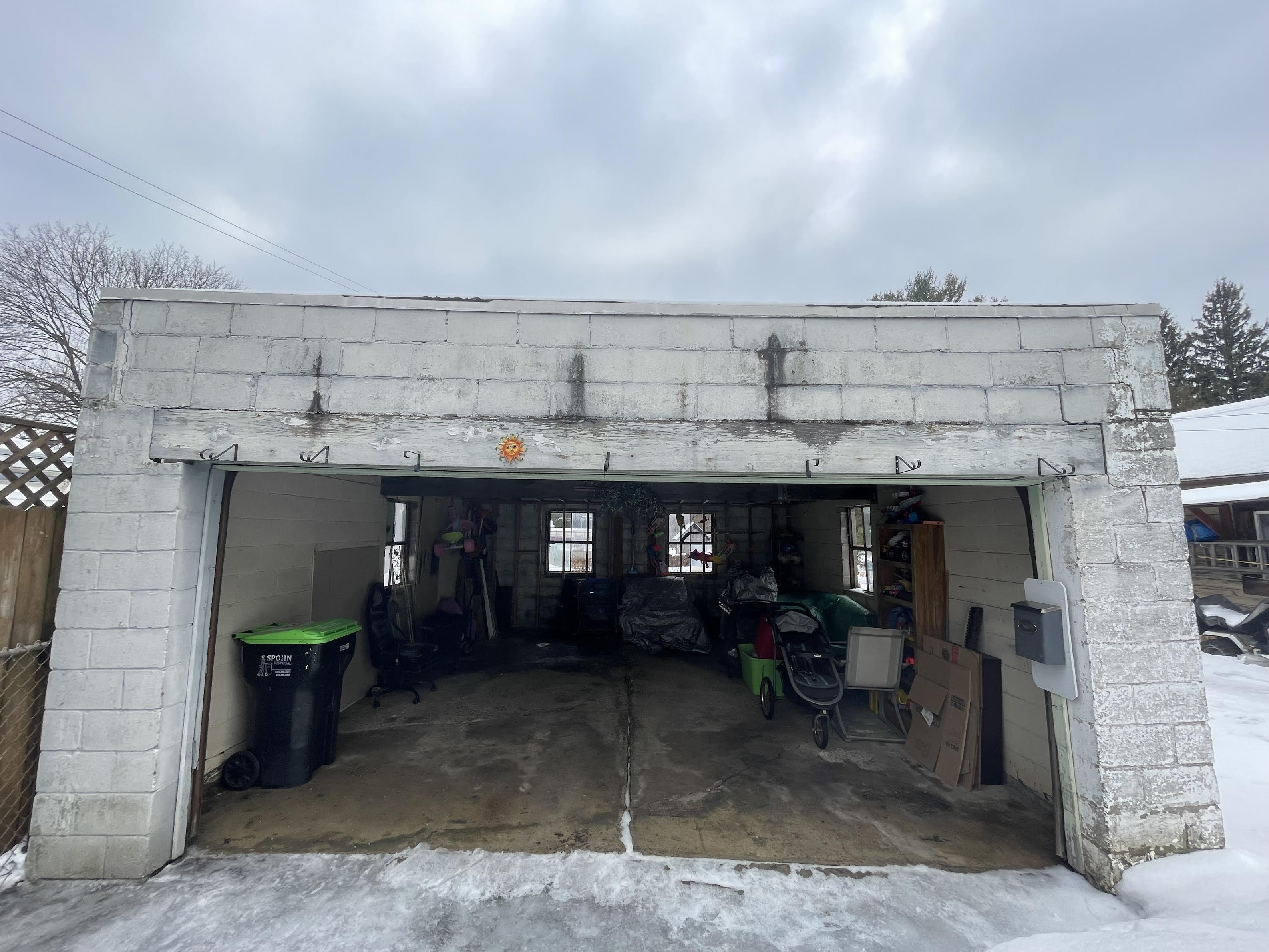 213 W SMITH ST